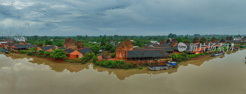 Mang Thit古砖村位于永隆省湄公河三角洲的Co Chien河沿岸
